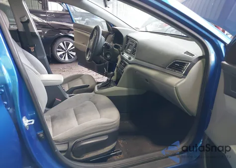 2017 Hyundai Elantra Se z USA, uszkodzony, nr VIN 5NPD74LFXHH209586